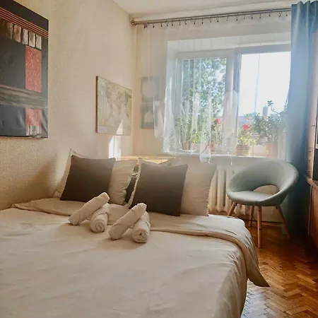 Huoneisto Cozy In With Free Parking. *