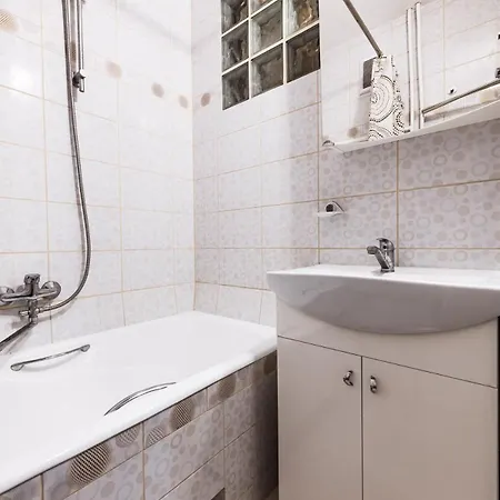 Apartment Cozy In With Free Parking.