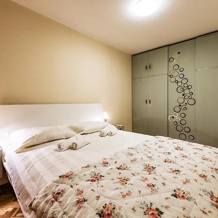 Cozy In With Free Parking.